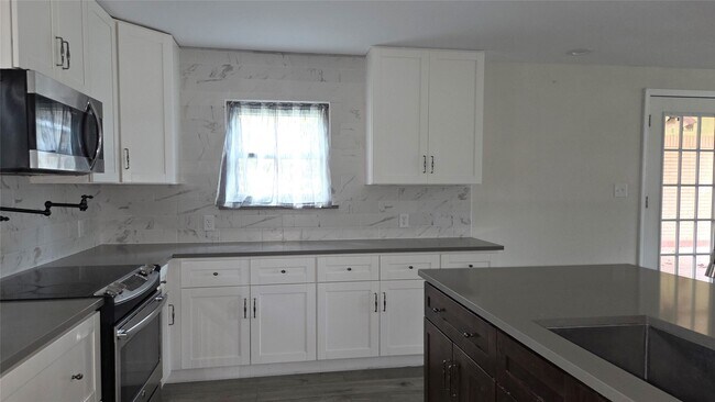 Photo - 1600 Southern Oaks Dr