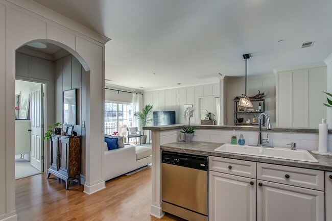 Building Photo - 7230 Althorp Way Unit 7230 Althorp Way W5