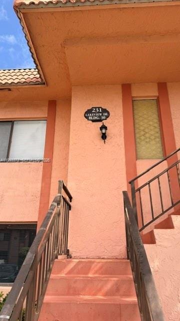 Building Photo - 231 Lakeview Dr Unit 204