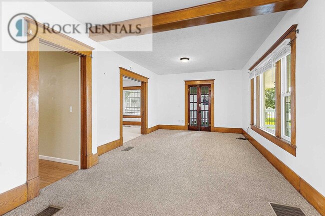 Photo - Large Updated Three Bed Two Bath with Patio