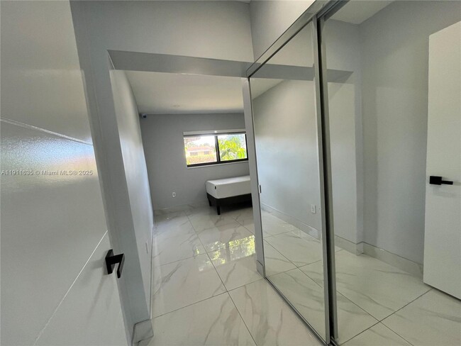 Photo - 575 NE 179th Dr