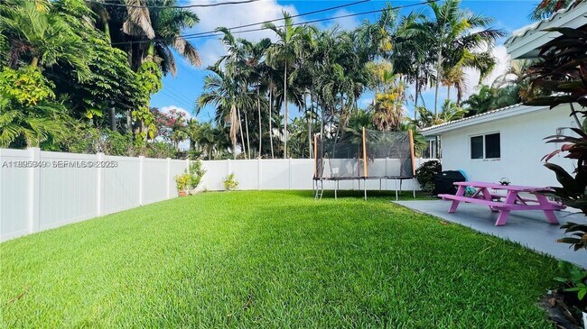 Photo - 911 N 14th Ave