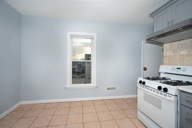 Photo - 46 Wyllis Ave Unit 2