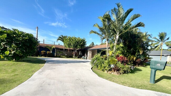 Photo - AVAILABLE NOW! 3 BED/2 BATH HOME IN KAILUA W/2 CAR CARPORT, YARD, POOL AND CLOSE TO BEACH!!