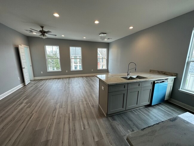 Photo - 1522 Sere St