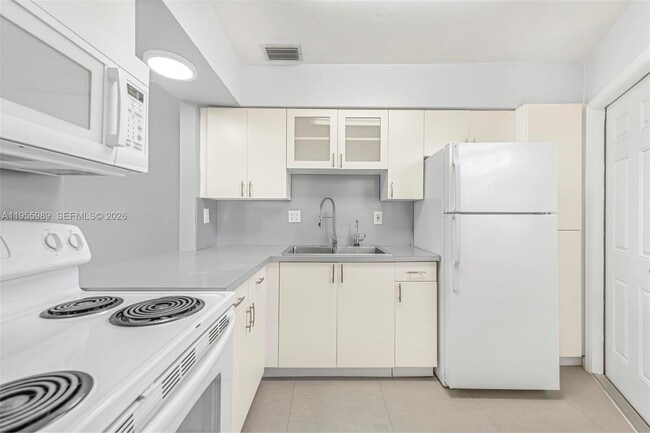 Building Photo - 1715 NE Miami Gardens Dr Unit 227