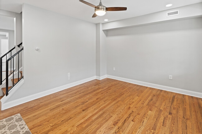 Photo - 731 E Elm St