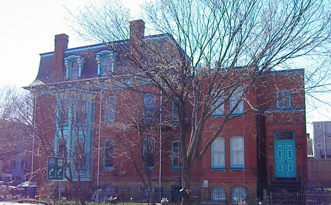 Alzado, vista lateral - 301 M St NW Unidad #1