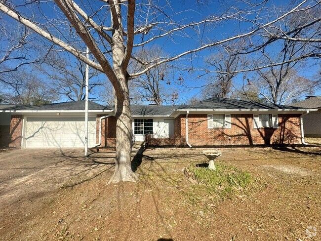 Building Photo - Available Now! Newly Updated 3 Bedroom 2 B... Rental