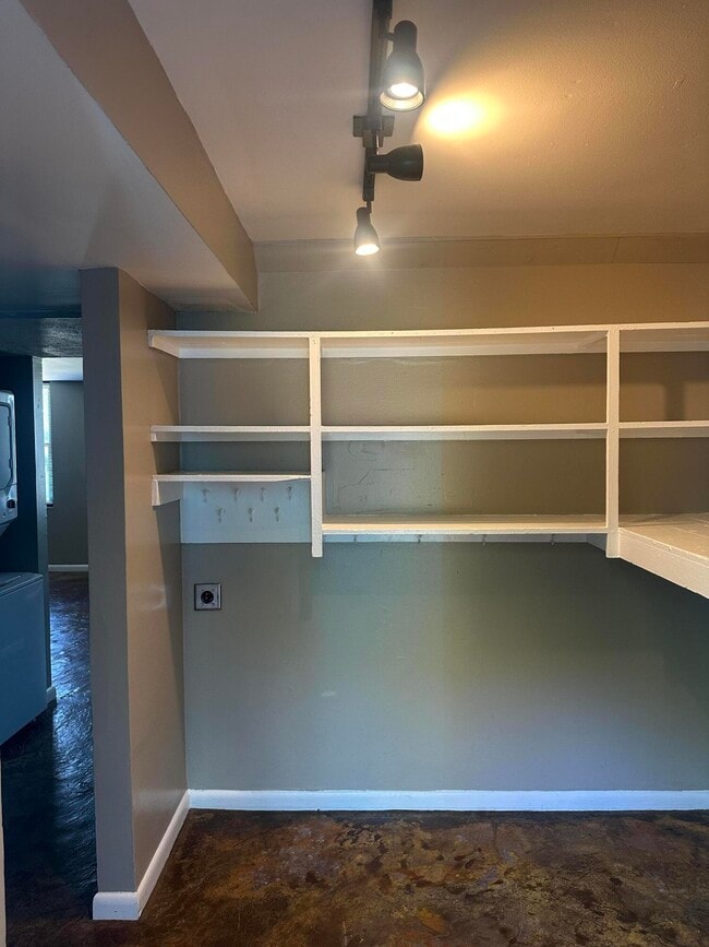 Photo - 715 Wilkinson Blvd Unidad 3