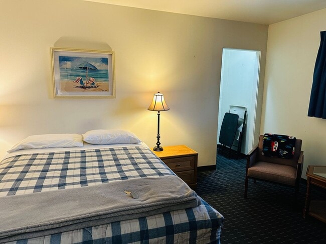 Hospital Corridor: Utilities Included Stud... - Hospital Corridor: Utilities Included Stud... Apartment Unit 20