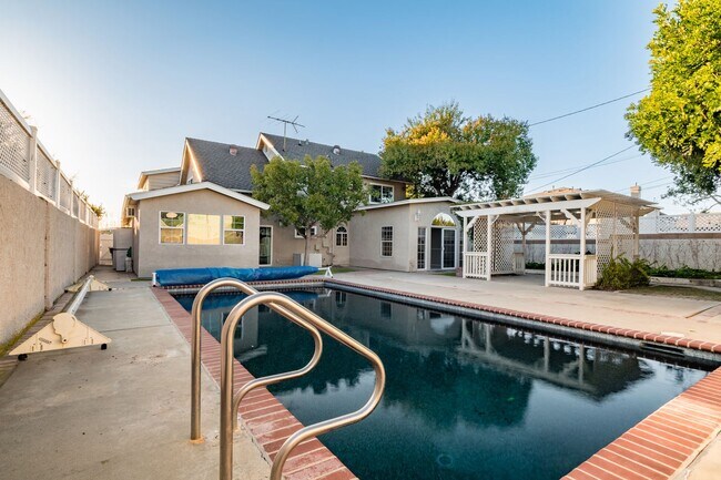 Photo - 5 Bedroom 3 Bathroom Single House in Los Alamitos CA 90720!!