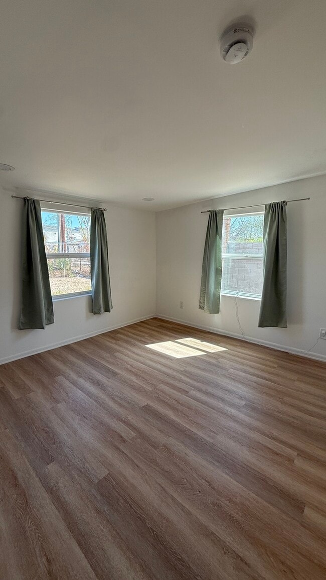 Photo - 3020 E Virginia Ave