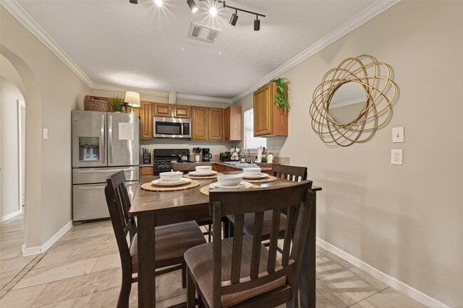 Photo - 515 Ogilvie St
