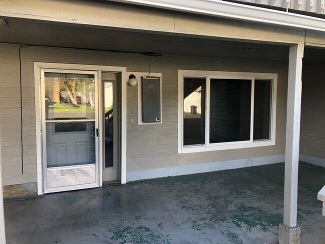 Photo - 1804 N Oak St Unit lower