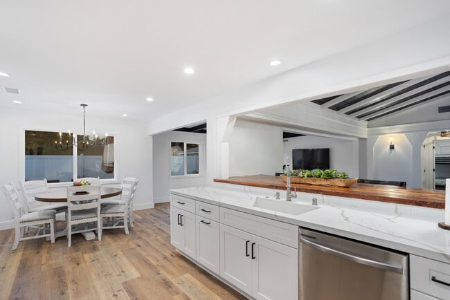 Photo - 19119 Ingomar St