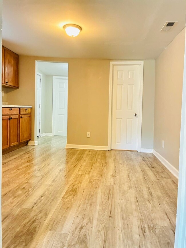 Photo - 425 Van Buren St