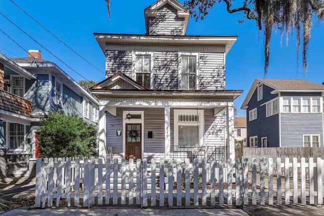 Building Photo - 117 W 6th St Rental