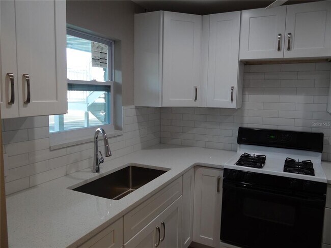 Photo - 5287 81st St N Unidad 2