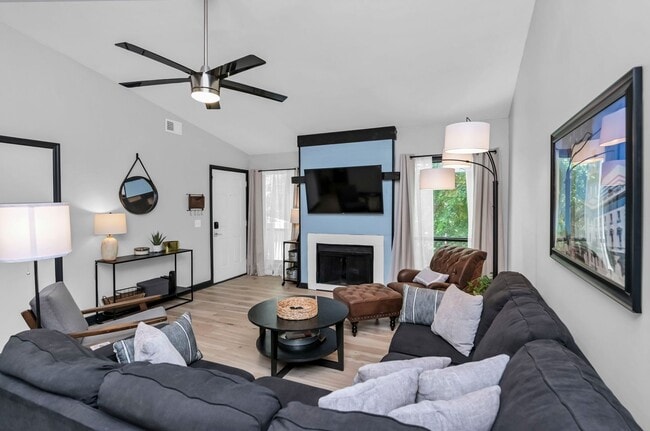 Building Photo - Updated 2BR/2BA Gem Minutes from Downtown Columbia!