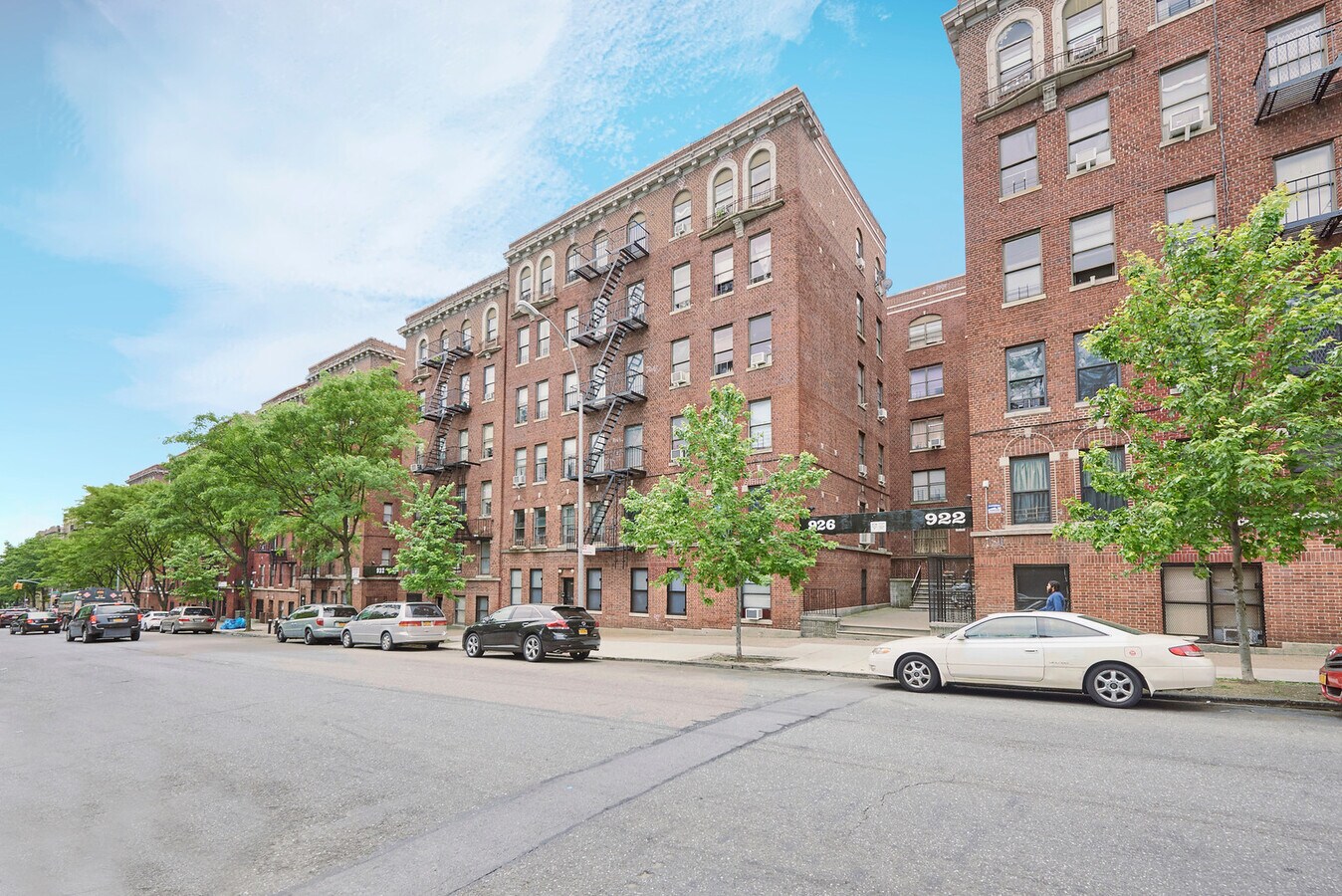 922-950 Bronx Park South - 922-950 Bronx Park South Apartments