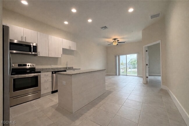 Photo - 3303 SW 8th Pl Unit 203