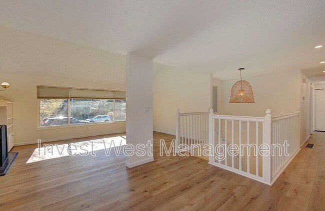 Photo - 6510 NW Bernie Dr