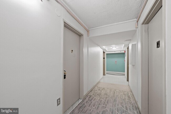 Photo - 4600 S Four Mile Run Dr Unit 423