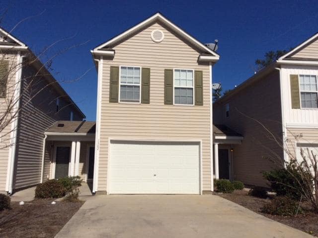 Building Photo - Spacious 3 Bedroom Townhome near Appian Way