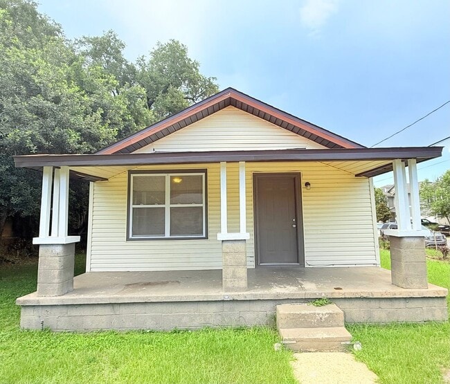 Beautifully Remodeled 3-Bedroom Home - Beautifully Remodeled 3-Bedroom Home