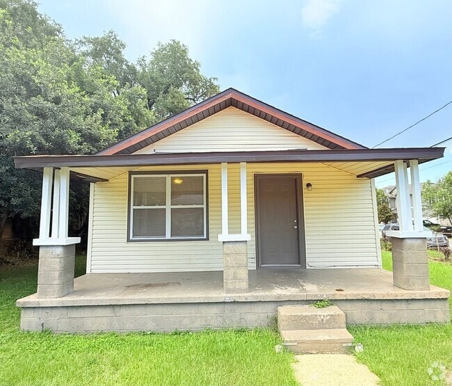 Building Photo - Beautifully Remodeled 3-Bedroom Home