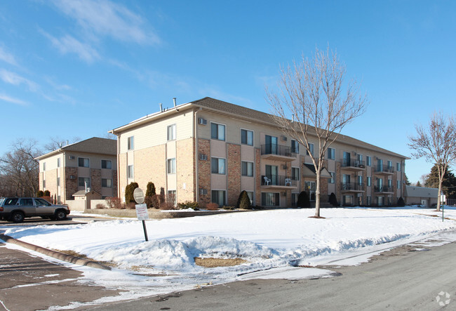 Building Photo - Highland Gables Apartments