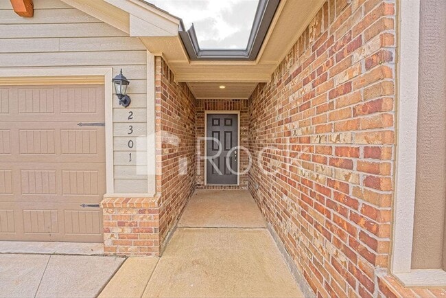 2301 Scarlet Ln