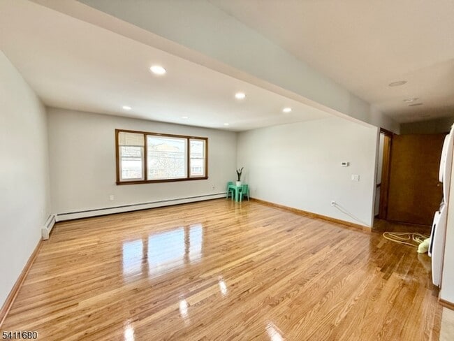 Building Photo - 30 Cottage Pl