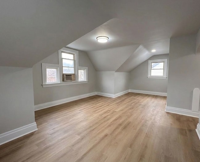 Building Photo - 833 Stanton Ave Unit 3rd Floor