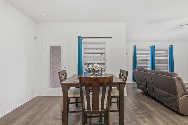 Photo - 1653 Albatross Rd