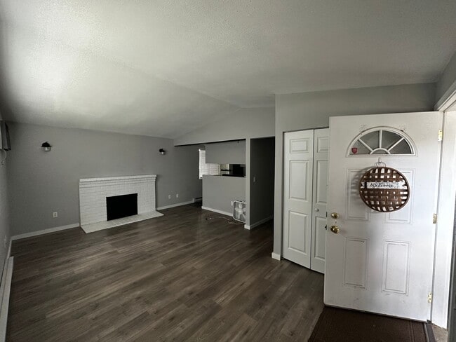 Building Photo - 308 E Weile Ave Unit 308 E Weile #3