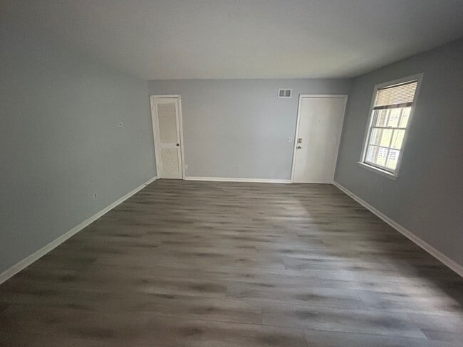 Photo - 715 Montague Road Unit D