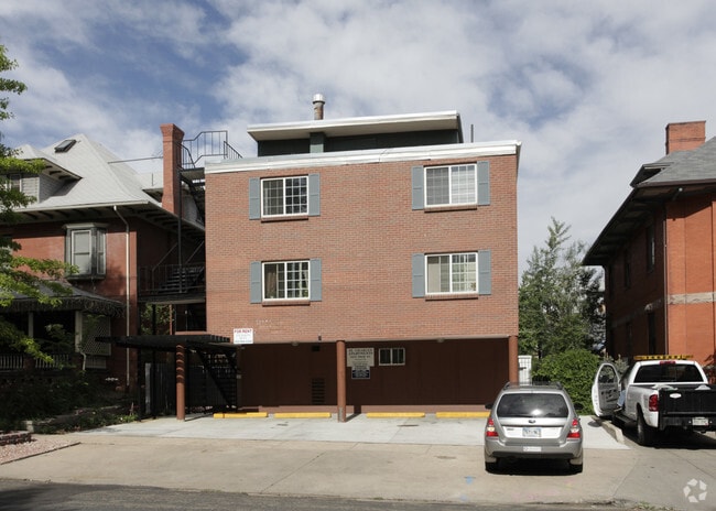 1455 N High St St Charles Apartments