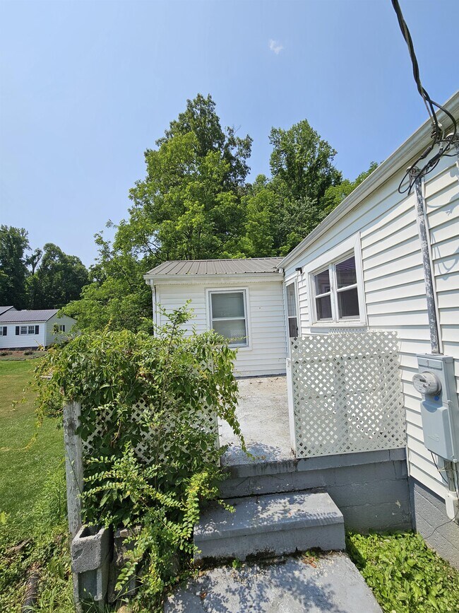 1364 Milligan Hwy Rental House Rental in Johnson City, TN