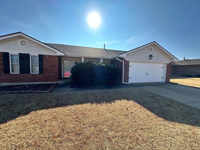 Spacious 3-Bedroom, 2-Bath Home in SE OKC! - Spacious 3-Bedroom, 2-Bath Home in SE OKC!