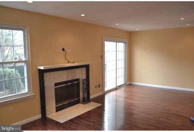 Photo - 647 Palmer Ln