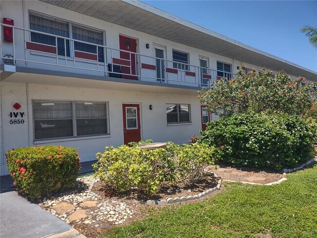 5850 18th St N Unit 23
