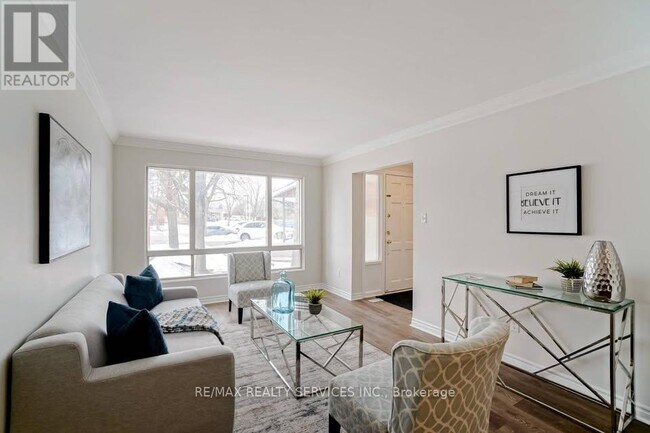 Photo - 70 Montjoy Crescent