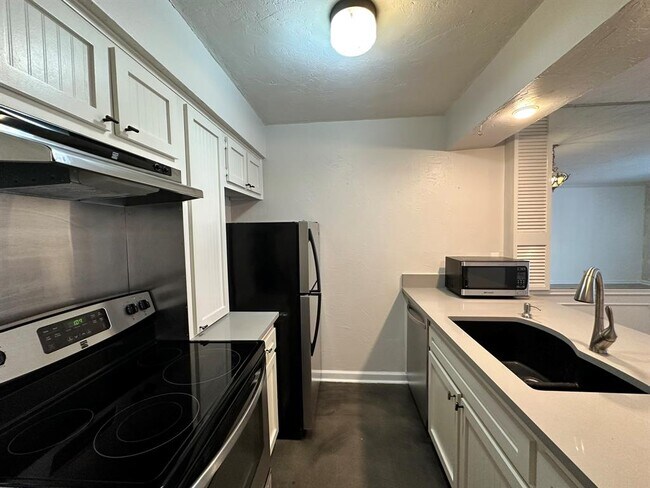 Photo - 6501 E Hill Dr Unit 106