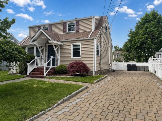 Building Photo - Bright & Beautifully Updated Bergenfield Cape