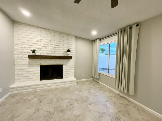 Building Photo - Freshly Updated Home In The Heart Of Tempe!