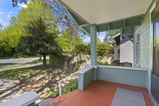 Photo - 5442 35th Ave SW