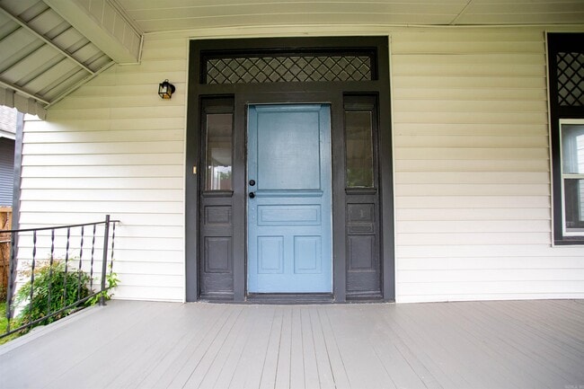 Photo - 2715 S State St