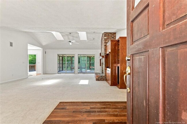 Photo - 709 Essex Ct